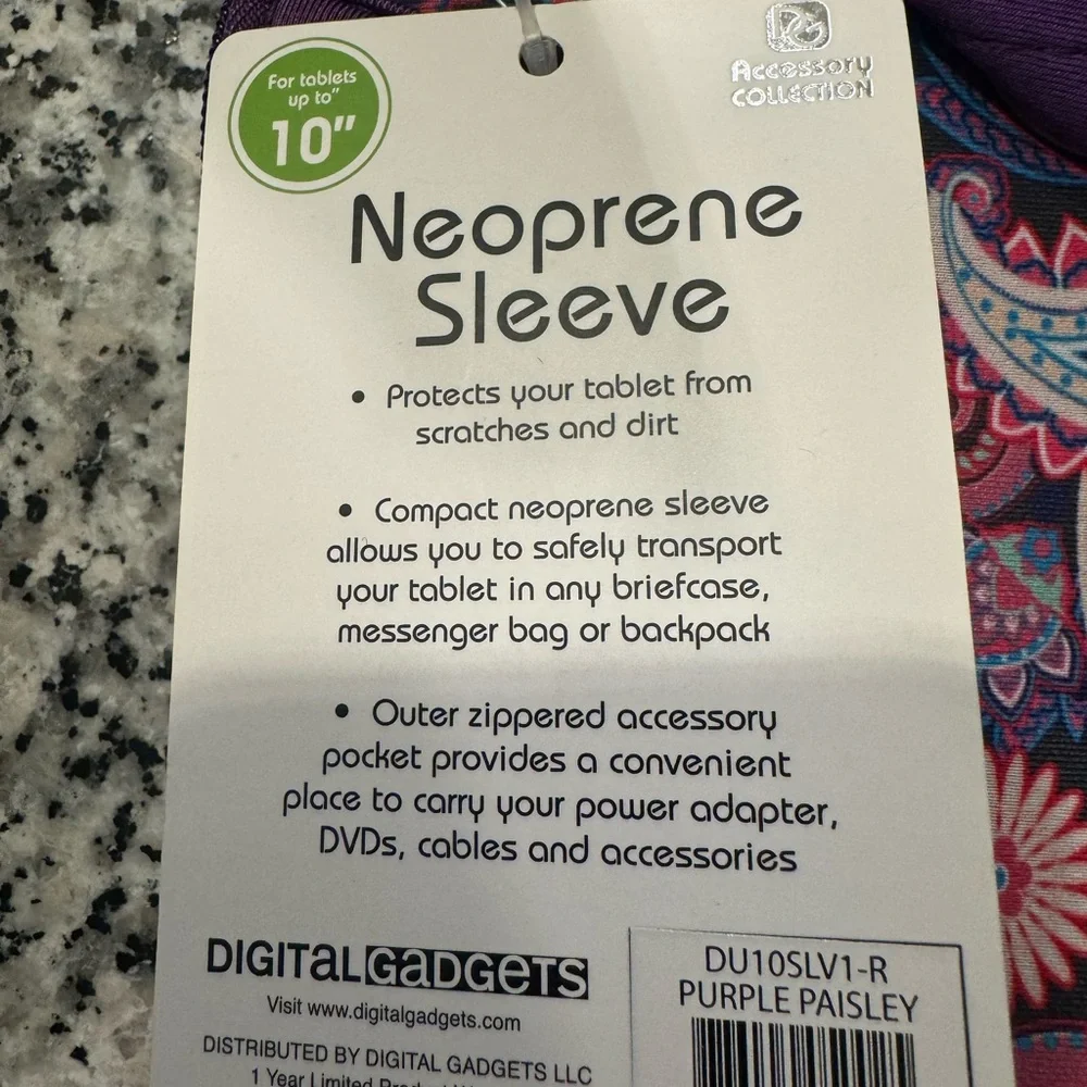 Neoprene tablet sleeve with iPad mini keyboard. Includes screen protector. NWT